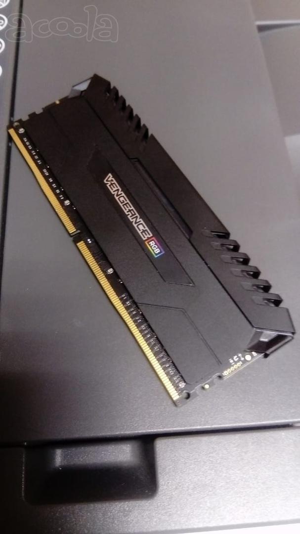 Оперативная память CORSAIR VENGEANCE CMR64GX4M4C3200C16 DDR4 16Гб